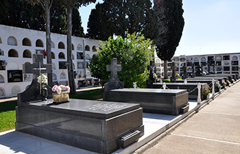 Panteones Negros Cementerio San Juan Bautista Chiclana