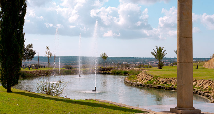 Inhumación en orilla del lago.